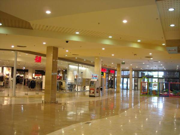 26.-CENTRO COMERCIAL TIENDAS