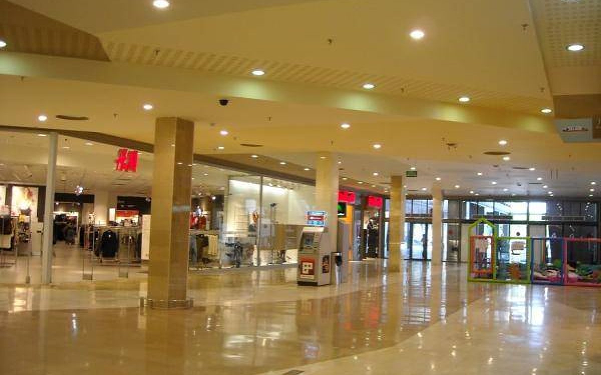 26.-CENTRO COMERCIAL TIENDAS